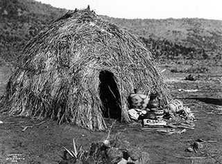 Apache Wickiup, Edward Curtis, 1903